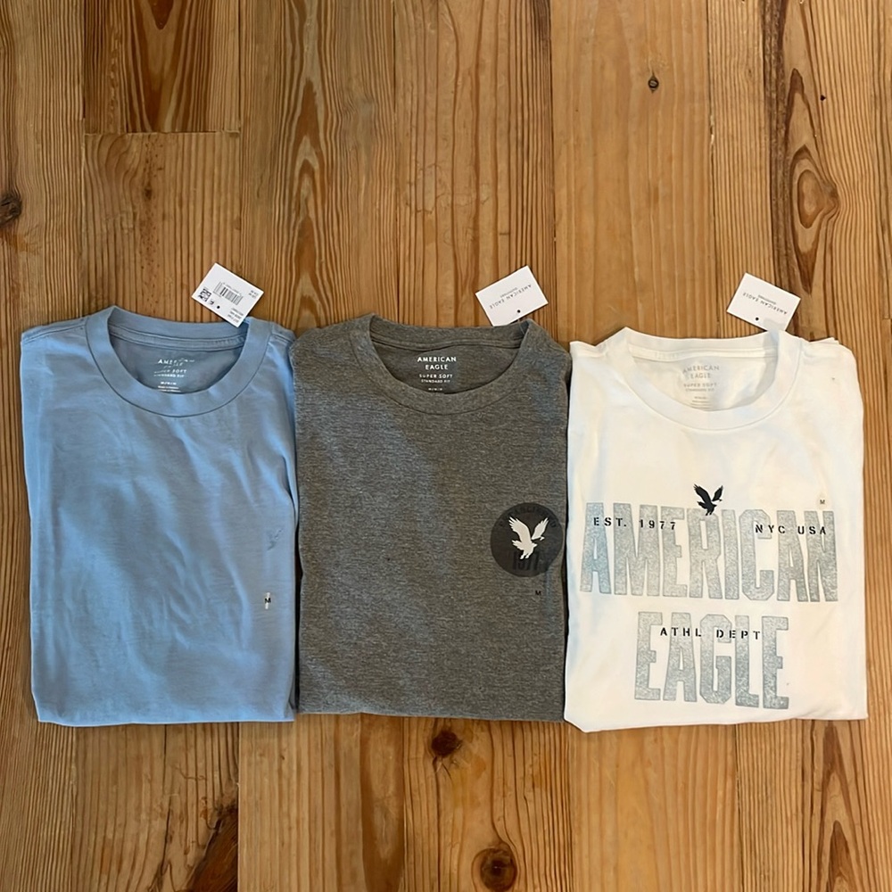 3x AE Supersoft Shirts Size Medium